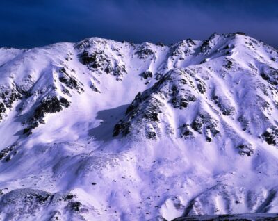 Mount Oyama, the main peak of Mt. Tateyama, blanketed in snow. Winter scenery where sharp ridges and snow-covered slopes are painted in light and shadow.