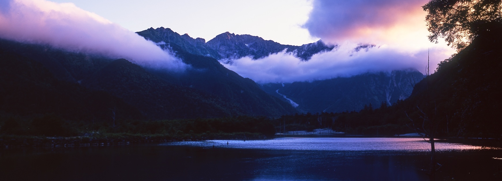 Sunrise view of the Hotaka Mountain Range reflected in Taisho Pond