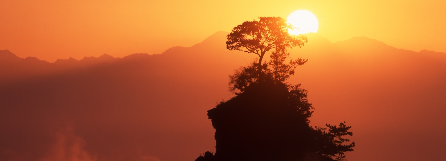 Dawn view of the Tateyama Mountain Range reflected on the calm lake