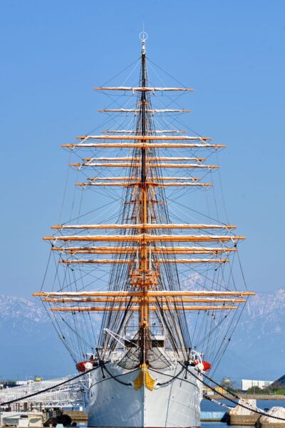 A photograph of the Kaiō Maru taken from the front, with Mt. Tateyama in the background.