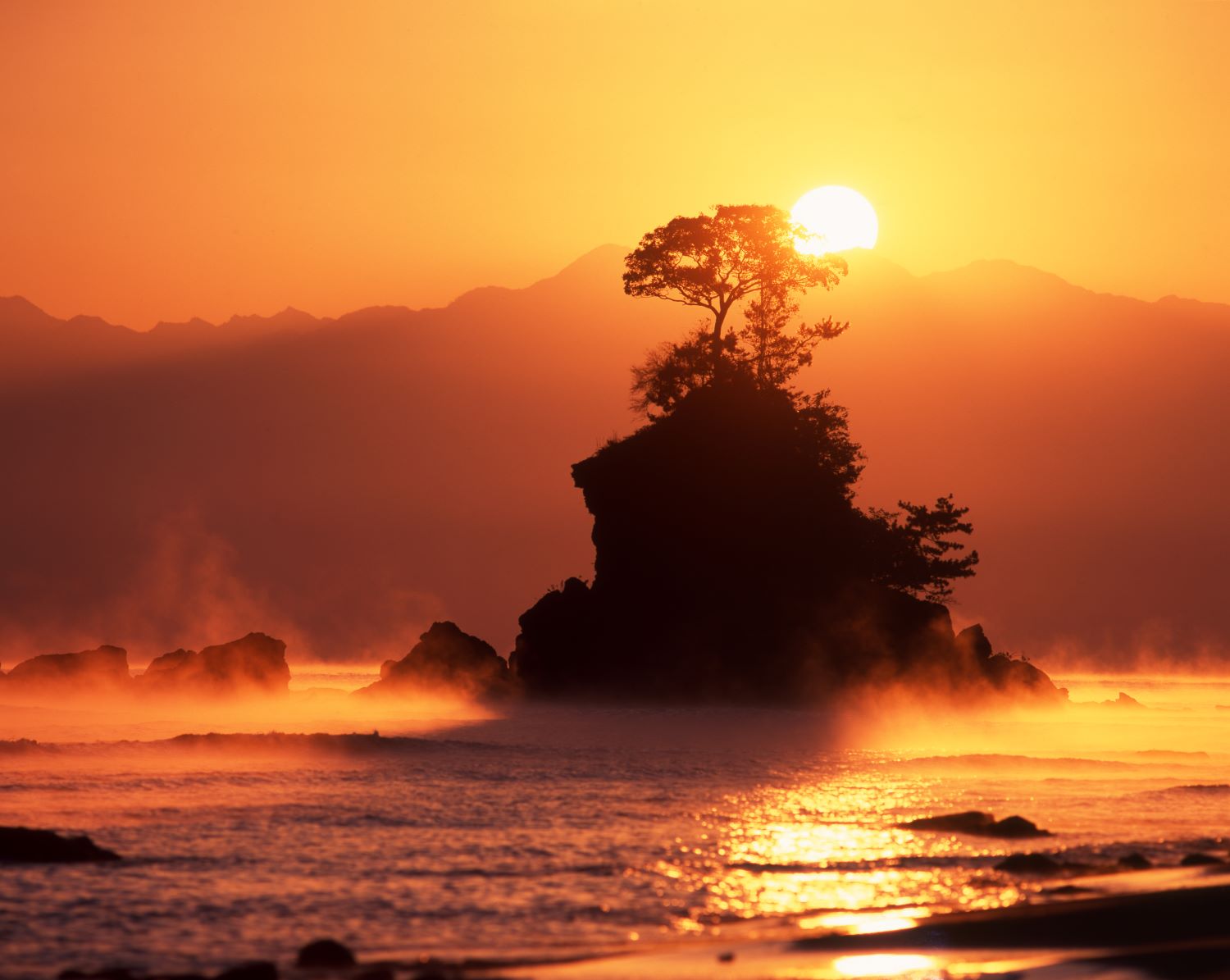 Sunset view of Onna-iwa and the Tateyama Mountain Range at Amaharashi Coast