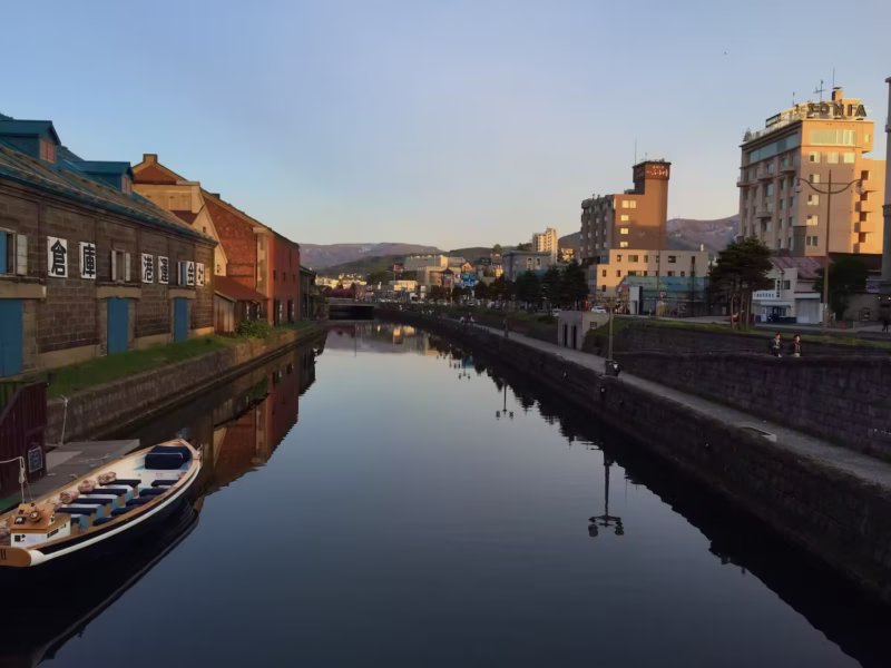 The townscape reflected in the Otaru Canal at dusk and the reflections on the water's surface