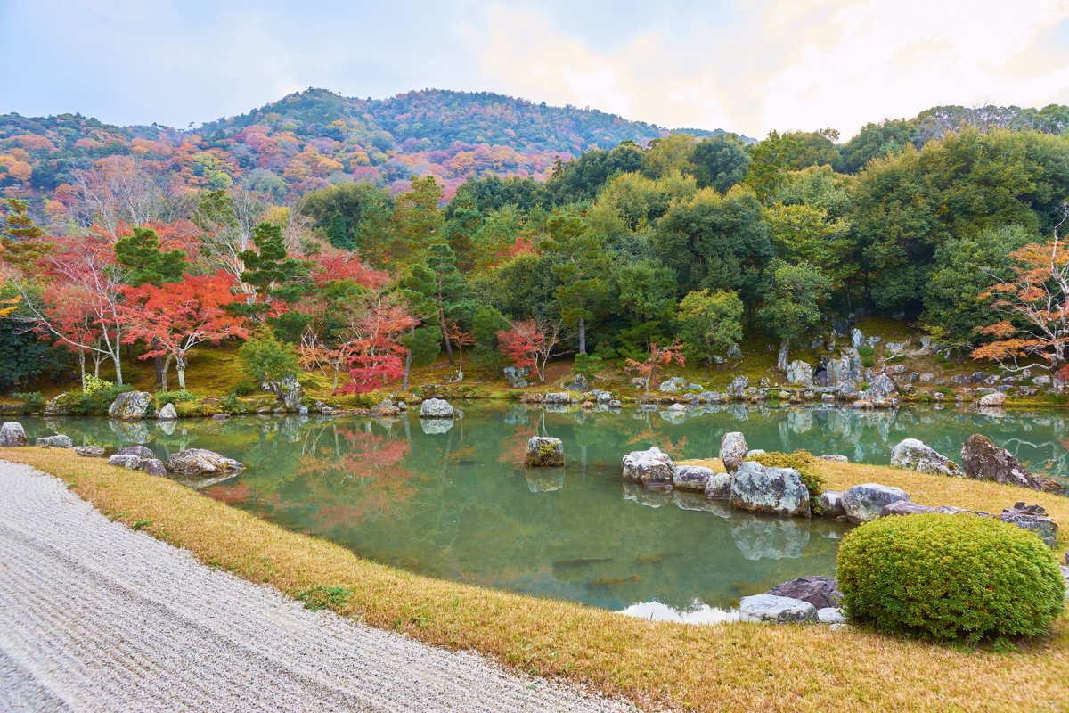 Autumn foliage of Arashiyama reflected on the calm surface of Tenryu-ji’s Sogen Pond.